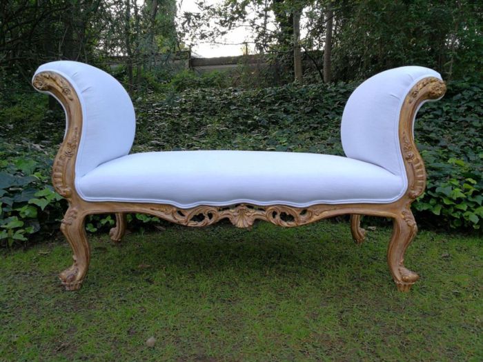 A French Style Carved Giltwood Ottoman/Settee