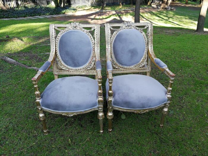 A 20th Century French Style Ornately Carved and Gilded Pair of Arm Chairs - Image 13