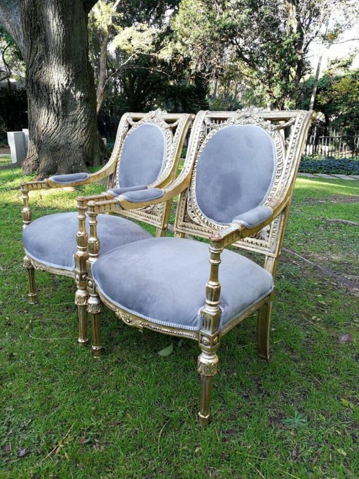 A 20th Century French Style Ornately Carved and Gilded Pair of Arm Chairs - Image 14