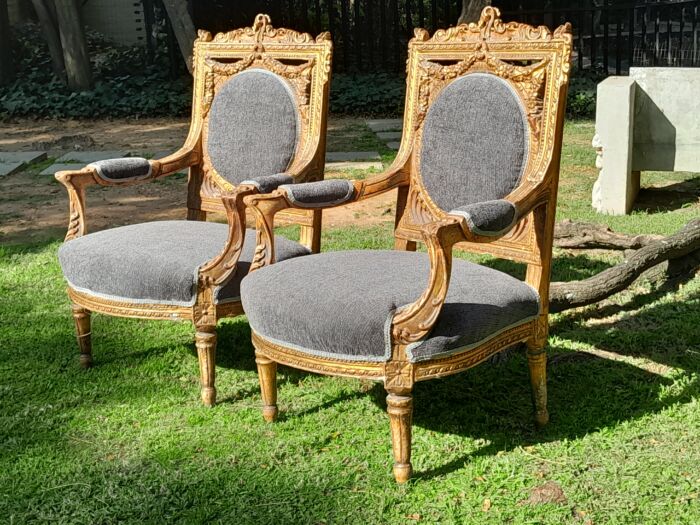 A 20th Century French Style Ornately Carved and Gilded Pair of Arm Chairs - Image 5