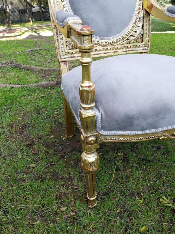 A 20th Century French Style Ornately Carved and Gilded Pair of Arm Chairs - Image 18