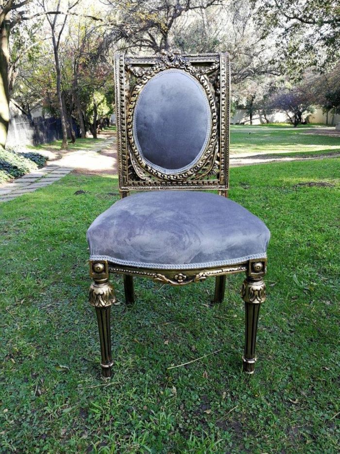 A French Style Ornately Carved and Gilded Dining Chair (Single chair)