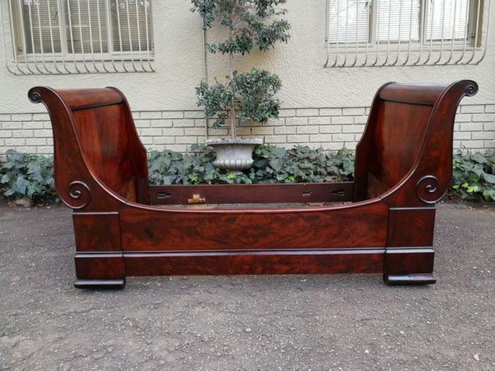 A 19th Century French Mahogany Lit Bateau/Day-Bed