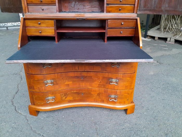 An Early 19th Century Walnut Inlaid Bureau / Secretaire / Bookcase - Image 5