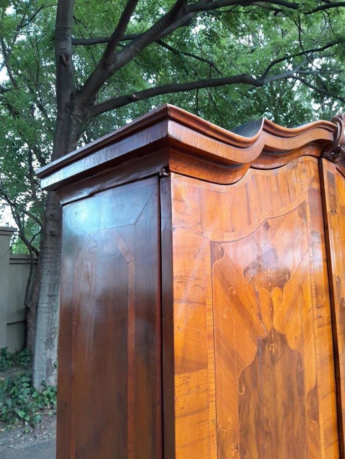 An Early 19th Century Walnut Inlaid Bureau / Secretaire / Bookcase - Image 8