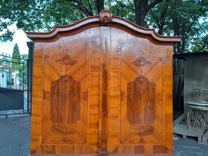 An Early 19th Century Walnut Inlaid Bureau / Secretaire / Bookcase - Image 9