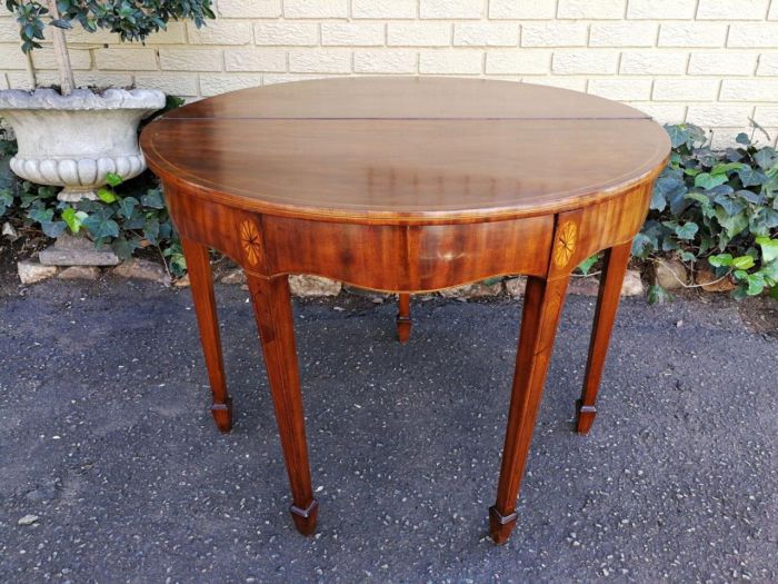 A Georgian Mahogany Fold Over Card / Tea Table