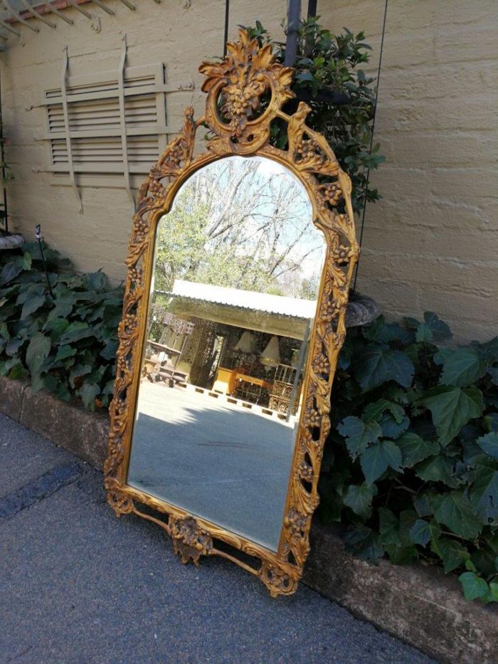 A 19th Century-Style Gilt-Painted Wooden And Bevelled Mirror - Image 3