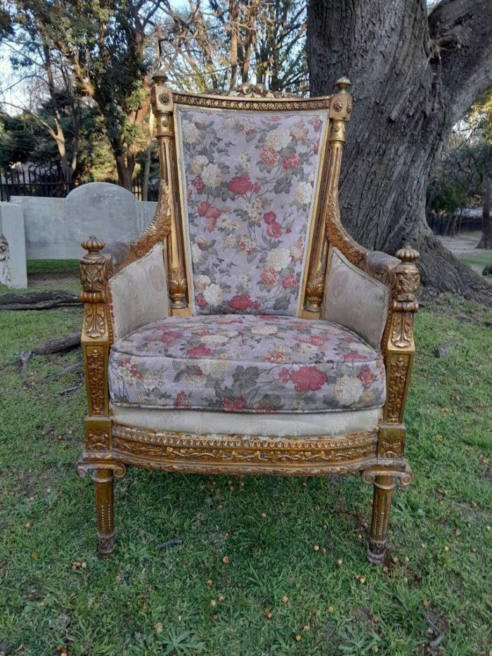 A 20th Century Pair of French Style Bergere Hand Gilded Wooden Armchairs - Image 5