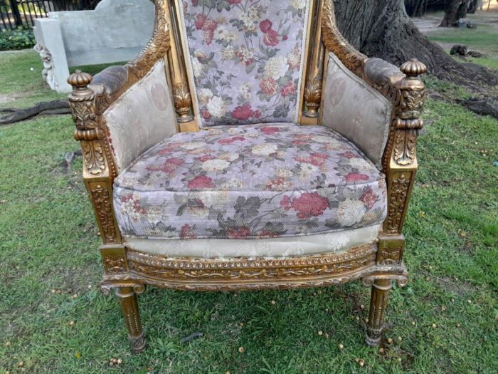 A 20th Century Pair of French Style Bergere Hand Gilded Wooden Armchairs - Image 6