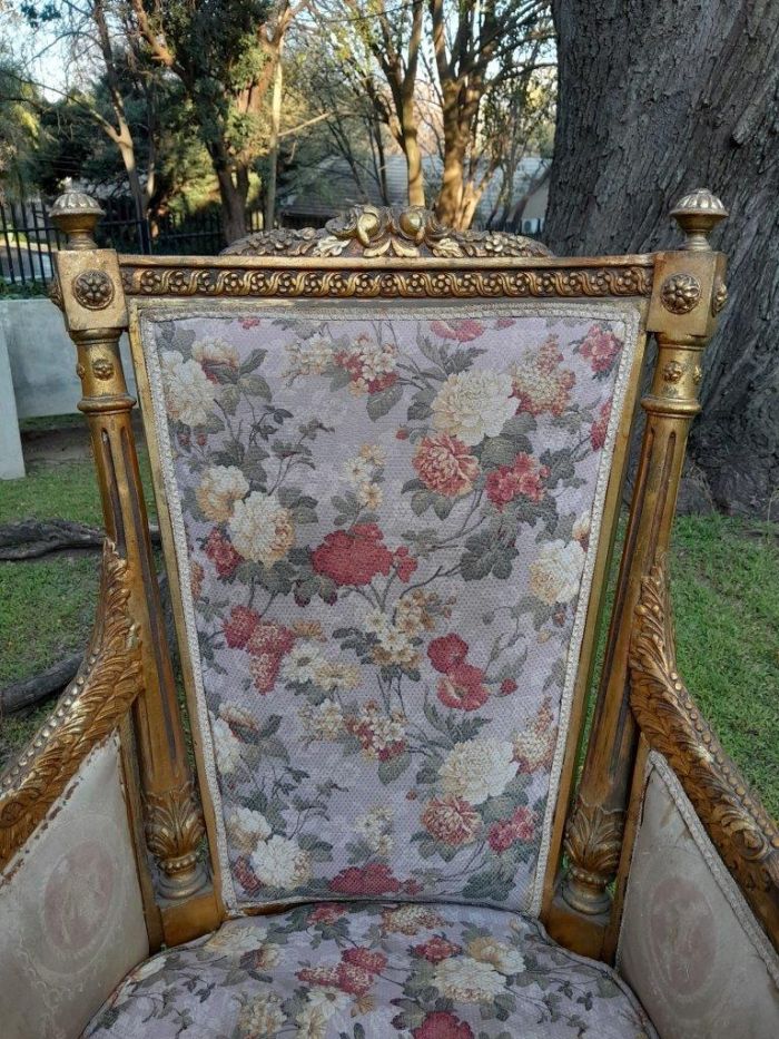 A 20th Century Pair of French Style Bergere Hand Gilded Wooden Armchairs - Image 7