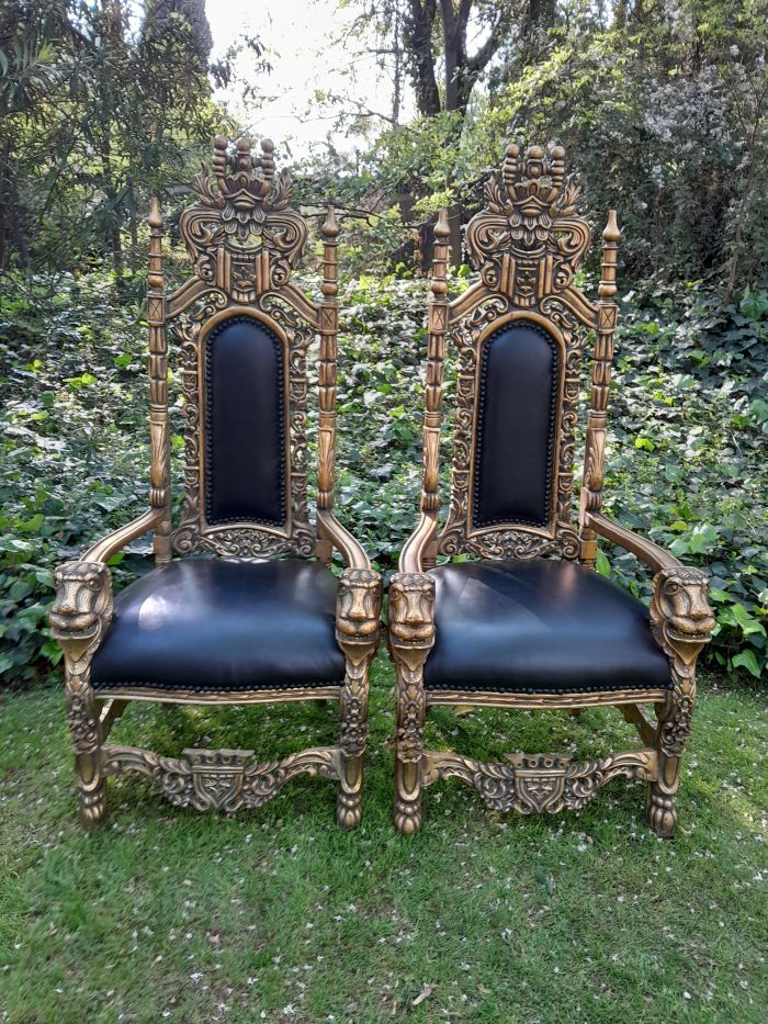 A 20th Century Pair Of French Style Carved and Gilded King / Throne Armchairs Upholstered in Leather - Image 3