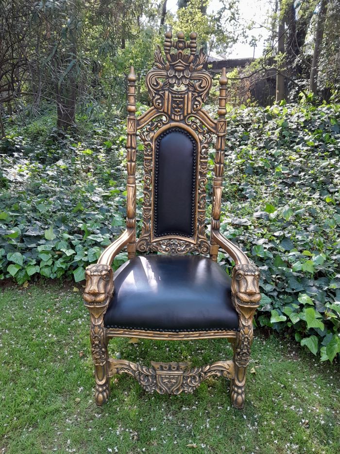 A 20th Century Pair Of French Style Carved and Gilded King / Throne Armchairs Upholstered in Leather - Image 5