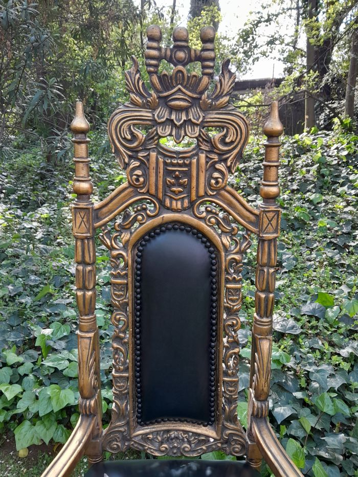 A 20th Century Pair Of French Style Carved and Gilded King / Throne Armchairs Upholstered in Leather - Image 6