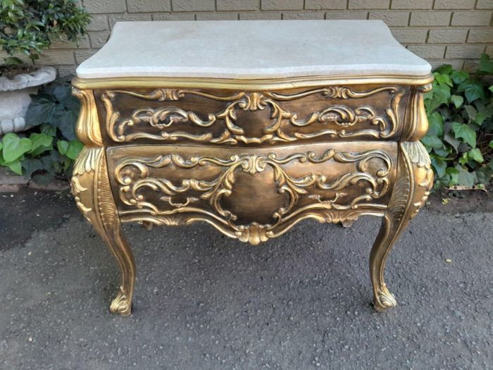 A Set of French Rococo Style Ornately Carved and Gilded Chest of Drawers and Pair of Side Tables with Marble Top - Image 2