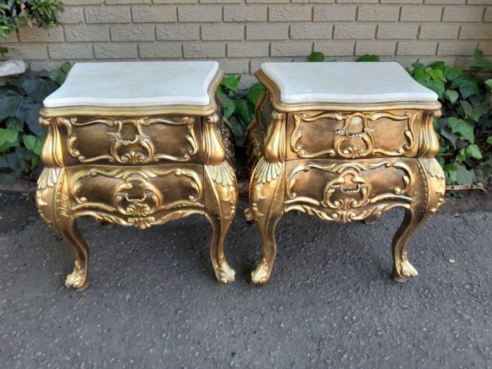 A Set of French Rococo Style Ornately Carved and Gilded Chest of Drawers and Pair of Side Tables with Marble Top - Image 9