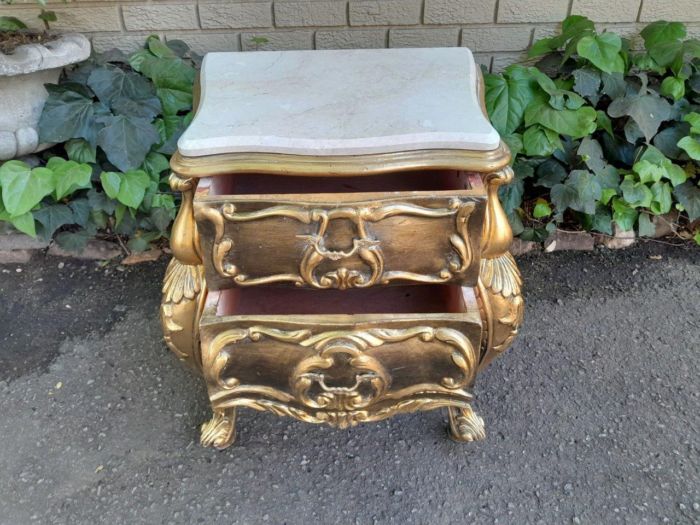 A Set of French Rococo Style Ornately Carved and Gilded Chest of Drawers and Pair of Side Tables with Marble Top - Image 13