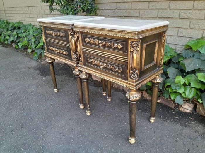 A Pair of French Style Ornately Carved Giltwood Pedestals/Side Tables with Cream Marble Tops - Image 3