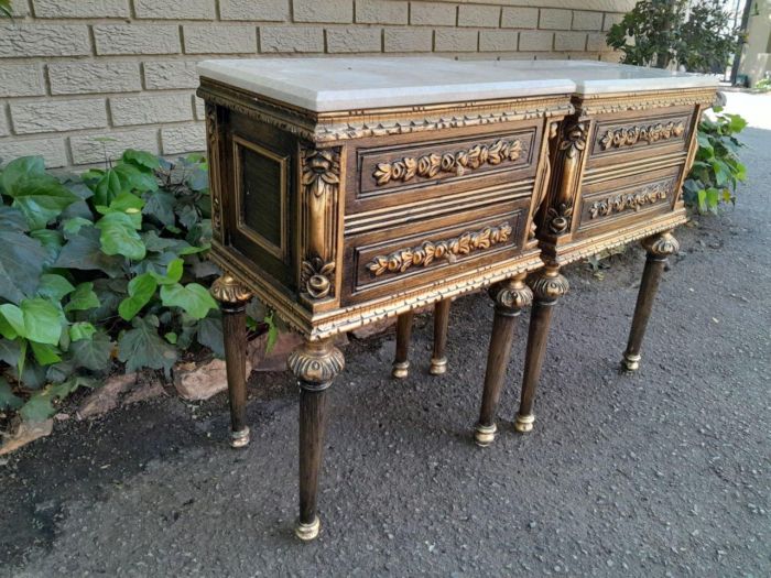 A Pair of French Style Ornately Carved Giltwood Pedestals/Side Tables with Cream Marble Tops - Image 4