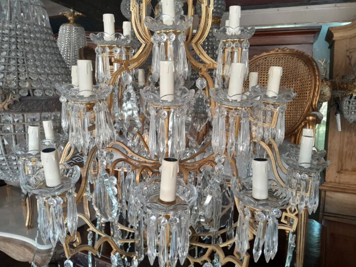 A 20th Century Large French Style Brass And Crystal Chandelier - Image 8