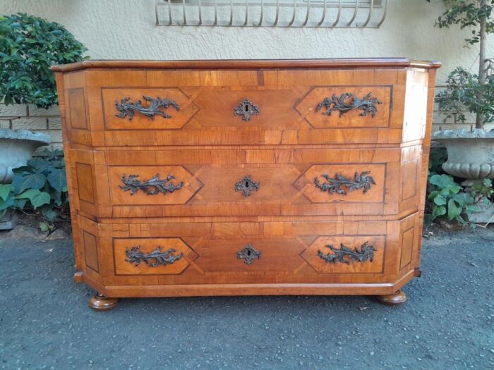 An 18th Century Walnut And Inlaid Chest Of Drawers With Original Handles