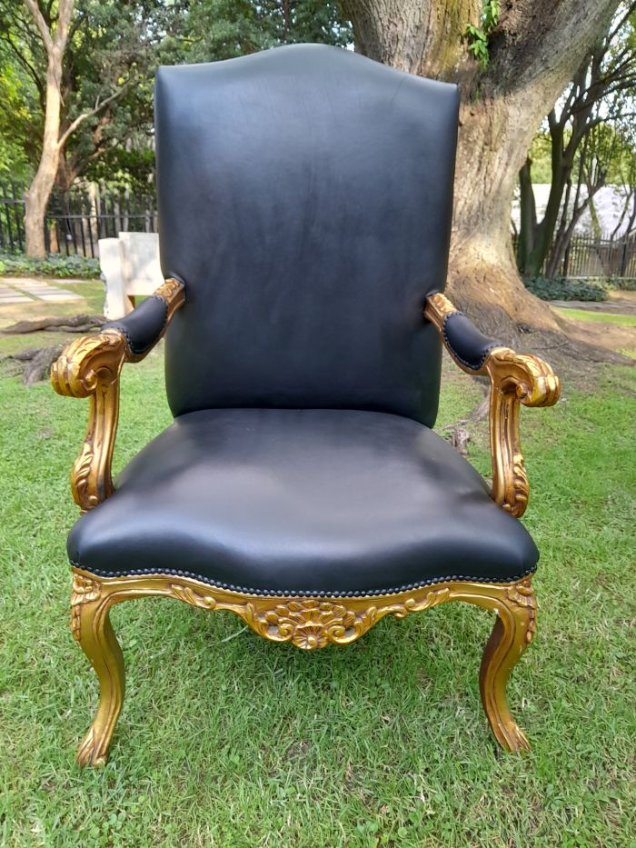 A 20TH Century Pair Of French Style Carved and Giltwood High Back Armchairs Upholstered in Leather - Image 6