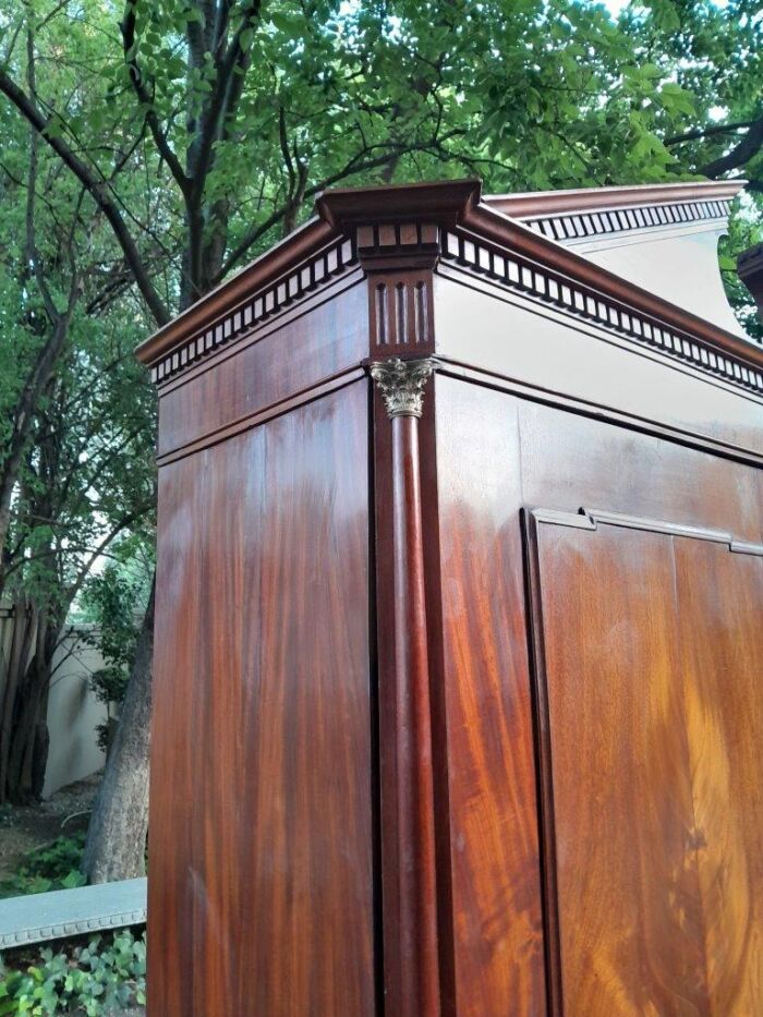 A Late 18th Century / Circa 1780 Dutch Mahogany Neoclassical Mahogany Cabinet /  Armoire With Lock And Key Dimensions 260cmh X 180cmw X 58cm D - Image 4