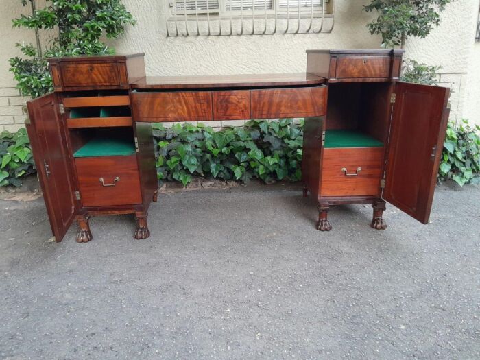 A George III Circa 1820 Mahogany / Flame Mahogany With Parcel Gild Sideboard With Two Cellarette And Lock And Key To Each Cabinet Dimensions: 112cmh X, 200cmw X 65cmd - Image 6