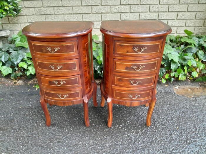 A 20th Century French Style Pair Of Mahogany And Brass Pedestals / Bedside Tables With Four Drawers - Image 2