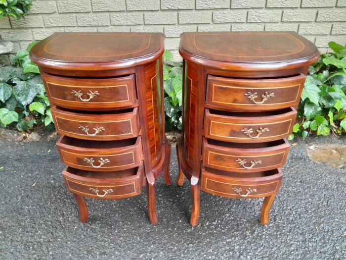 A 20th Century French Style Pair Of Mahogany And Brass Pedestals / Bedside Tables With Four Drawers - Image 5