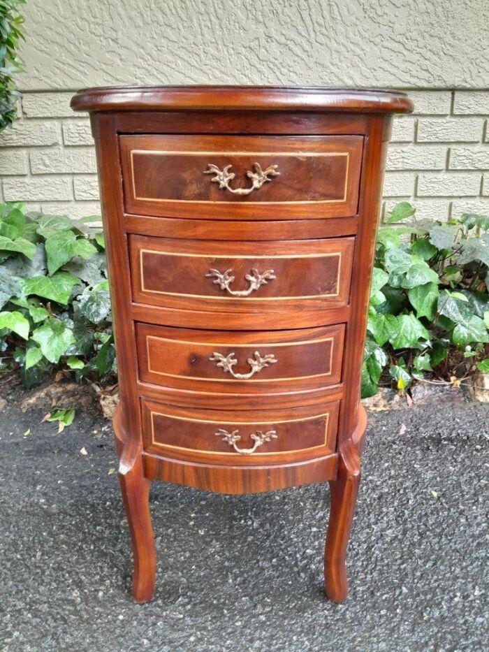 A 20th Century French Style Pair Of Mahogany And Brass Pedestals / Bedside Tables With Four Drawers - Image 6