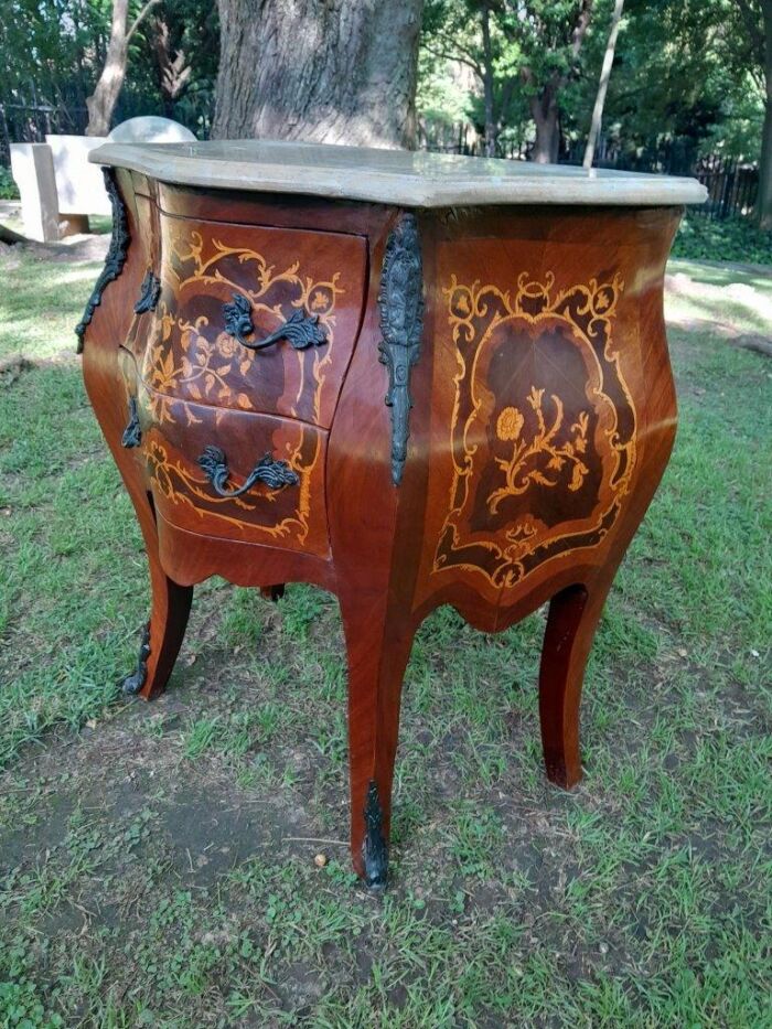 A 20th Century Pair Of French Style Inlaid Mahogany Pedestals With Drawers And Marble Tops - Image 7