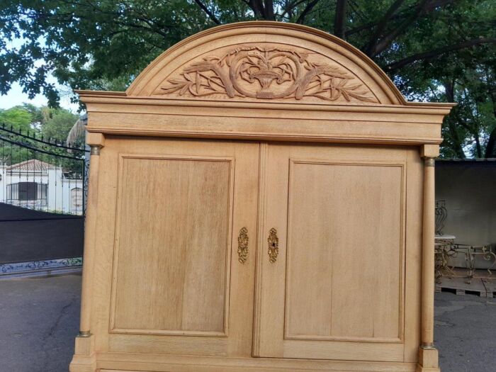 An 18th Century Dutch Oak Linen Press With Original Gild Metal Mounts - Image 4