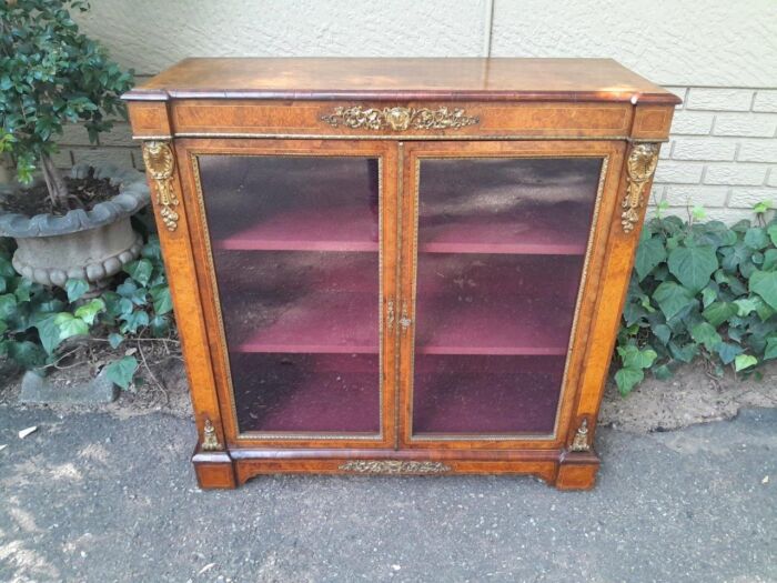 A Victorian Walnut Credenza / Display Cabinet With Gilt Mounts And Glazed Doors With Shelves On Bracket Feet - Image 2