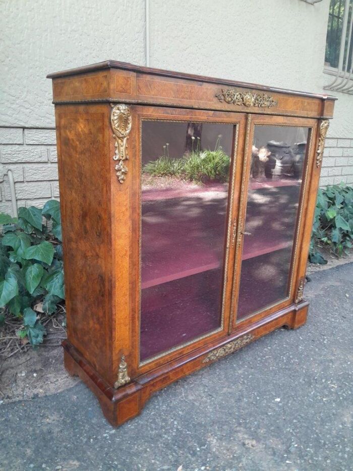 A Victorian Walnut Credenza / Display Cabinet With Gilt Mounts And Glazed Doors With Shelves On Bracket Feet - Image 3