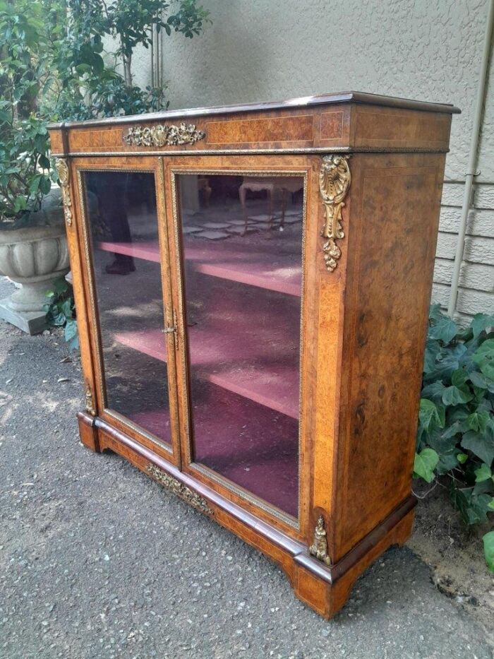 A Victorian Walnut Credenza / Display Cabinet With Gilt Mounts And Glazed Doors With Shelves On Bracket Feet - Image 4