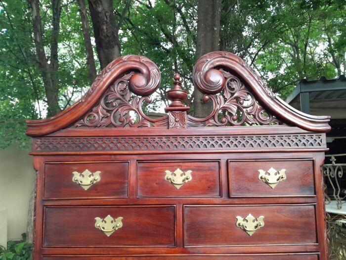 A 20th Century Queen Anne-Style Mahogany Highboy Chest On Chest In Two Parts With Brass Cut Escutcheons And Handles - Image 3