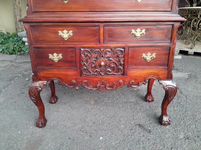 A 20th Century Queen Anne-Style Mahogany Highboy Chest On Chest In Two Parts With Brass Cut Escutcheons And Handles - Image 4