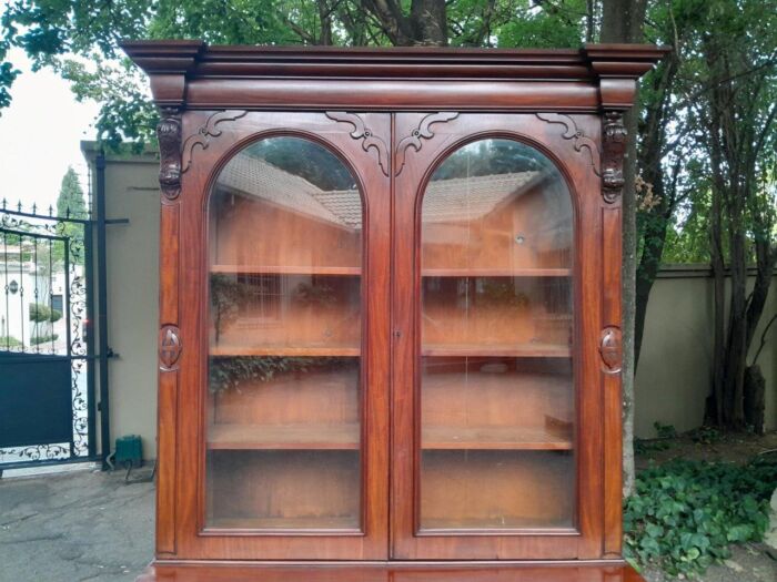 A Late Victorian Circa 1890 Large Mahogany Bookcase / Cabinet In Two Parts with Glazed Doors - Image 4