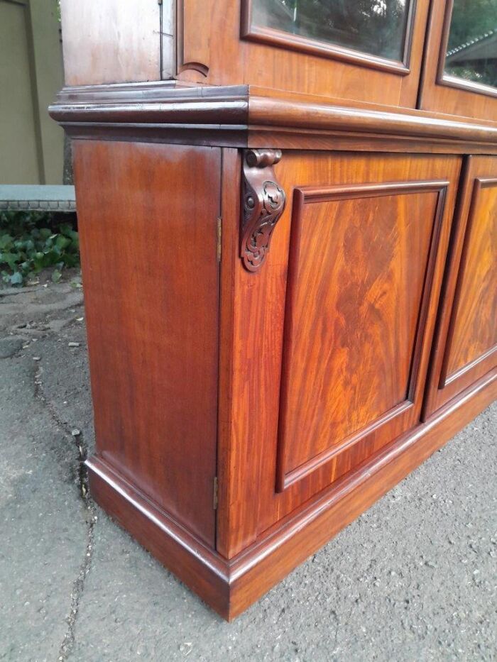 A Late Victorian Circa 1890 Large Mahogany Bookcase / Cabinet In Two Parts with Glazed Doors - Image 7