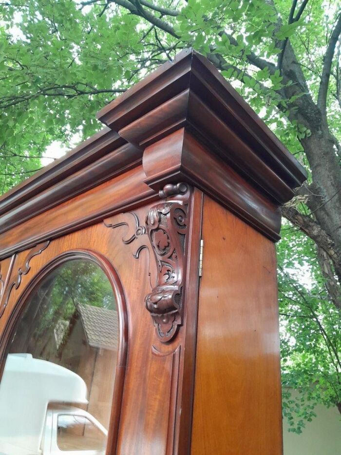 A Late Victorian Circa 1890 Large Mahogany Bookcase / Cabinet In Two Parts with Glazed Doors - Image 9