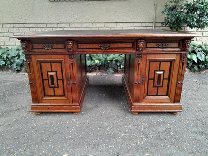 An Edwardian Circa 1910 Oak And Ebonised Desk With Gilt Tooled Green Leather Top Above Three Drawers Inside The Doors - Image 2