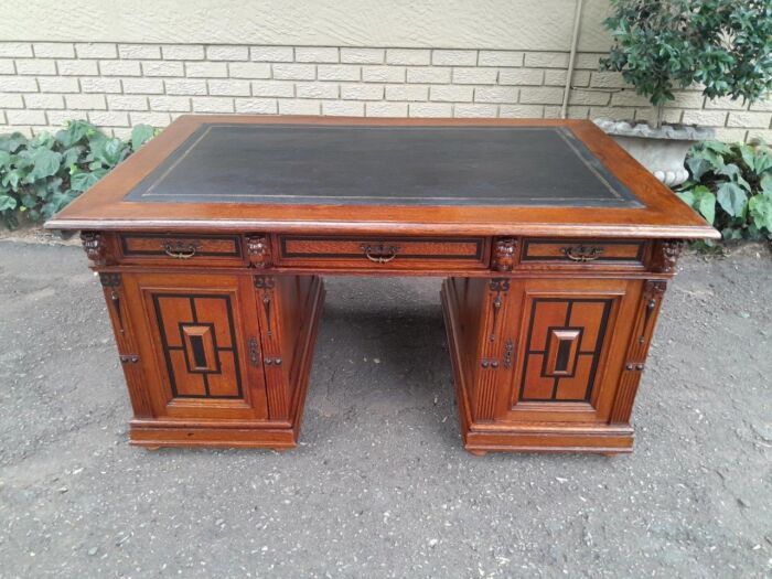 An Edwardian Circa 1910 Oak And Ebonised Desk With Gilt Tooled Green Leather Top Above Three Drawers Inside The Doors - Image 3