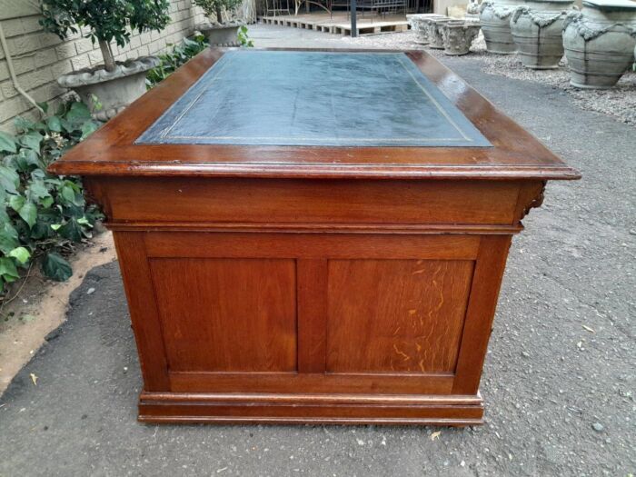 An Edwardian Circa 1910 Oak And Ebonised Desk With Gilt Tooled Green Leather Top Above Three Drawers Inside The Doors - Image 6