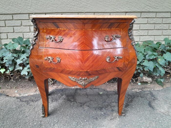 A 20th Century Pair of French Style Mahogany Bombe Pedestals with Marble Tops & Ormolu Mounts - Image 5