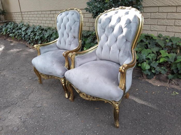 A Pair Of French Style Carved Wooden Gilded Armchairs - Image 4