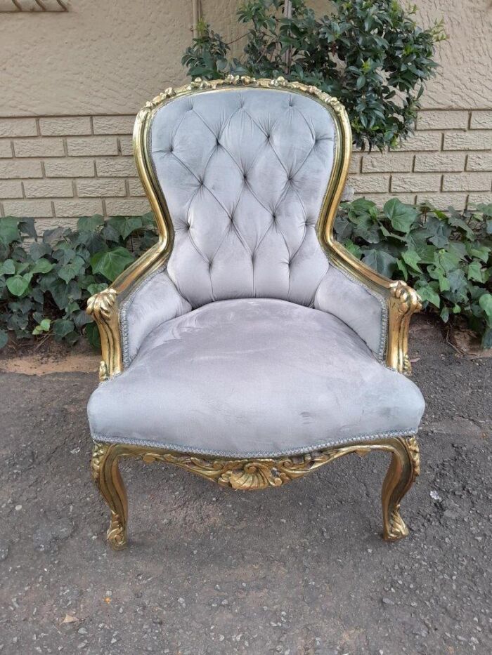 A Pair Of French Style Carved Wooden Gilded Armchairs - Image 5