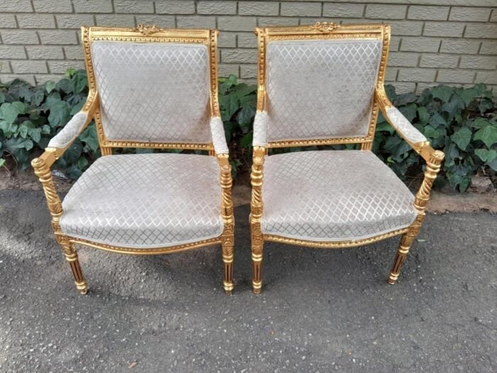 A Pair Of French Style Carved Wooden Gilded Armchairs - Image 2