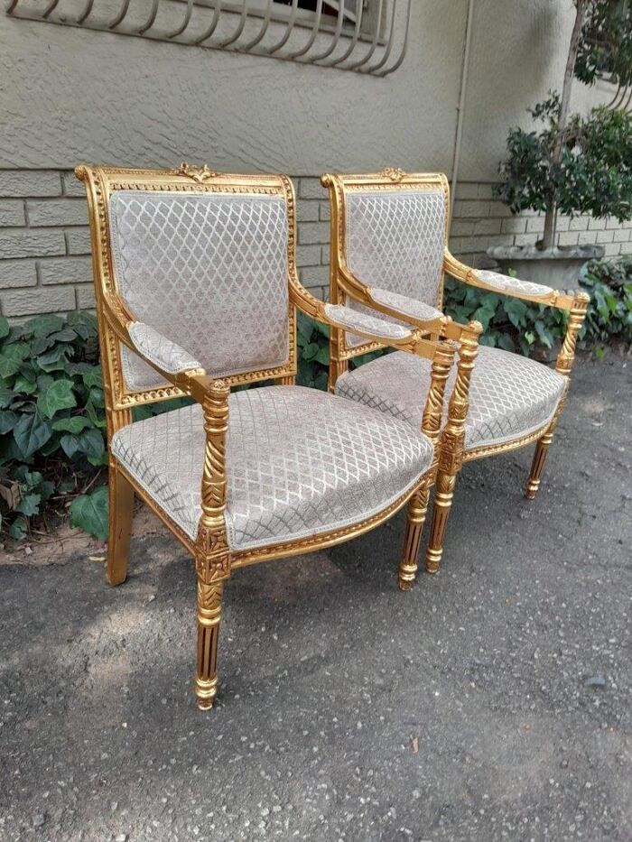 A Pair Of French Style Carved Wooden Gilded Armchairs - Image 4