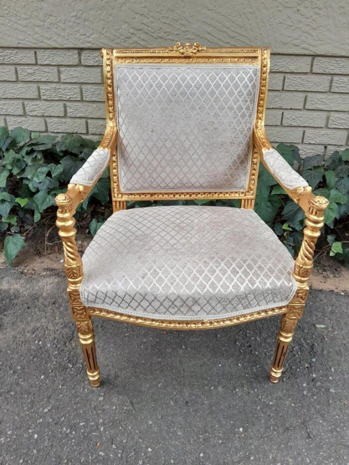 A Pair Of French Style Carved Wooden Gilded Armchairs - Image 5